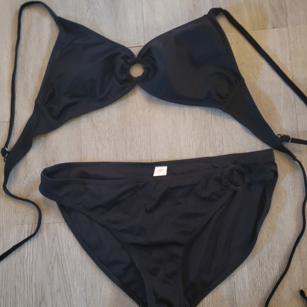 Black bikini